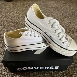 Converse woman’s size 8.5 platform white. Brand new.